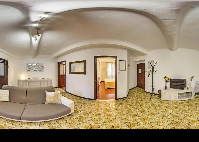 Nina - Daire Levanto